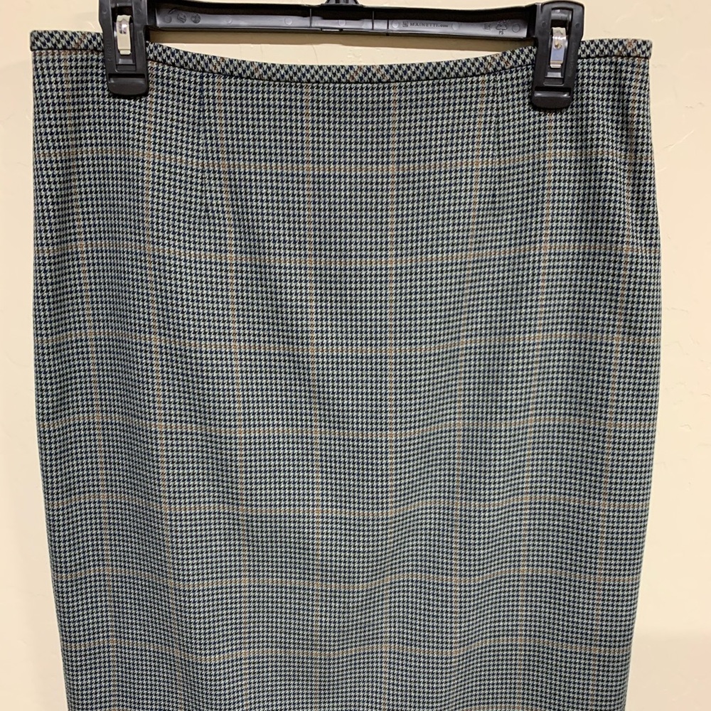 2/$20 - Brand New! Calvin Klein Navy/Orange skirt